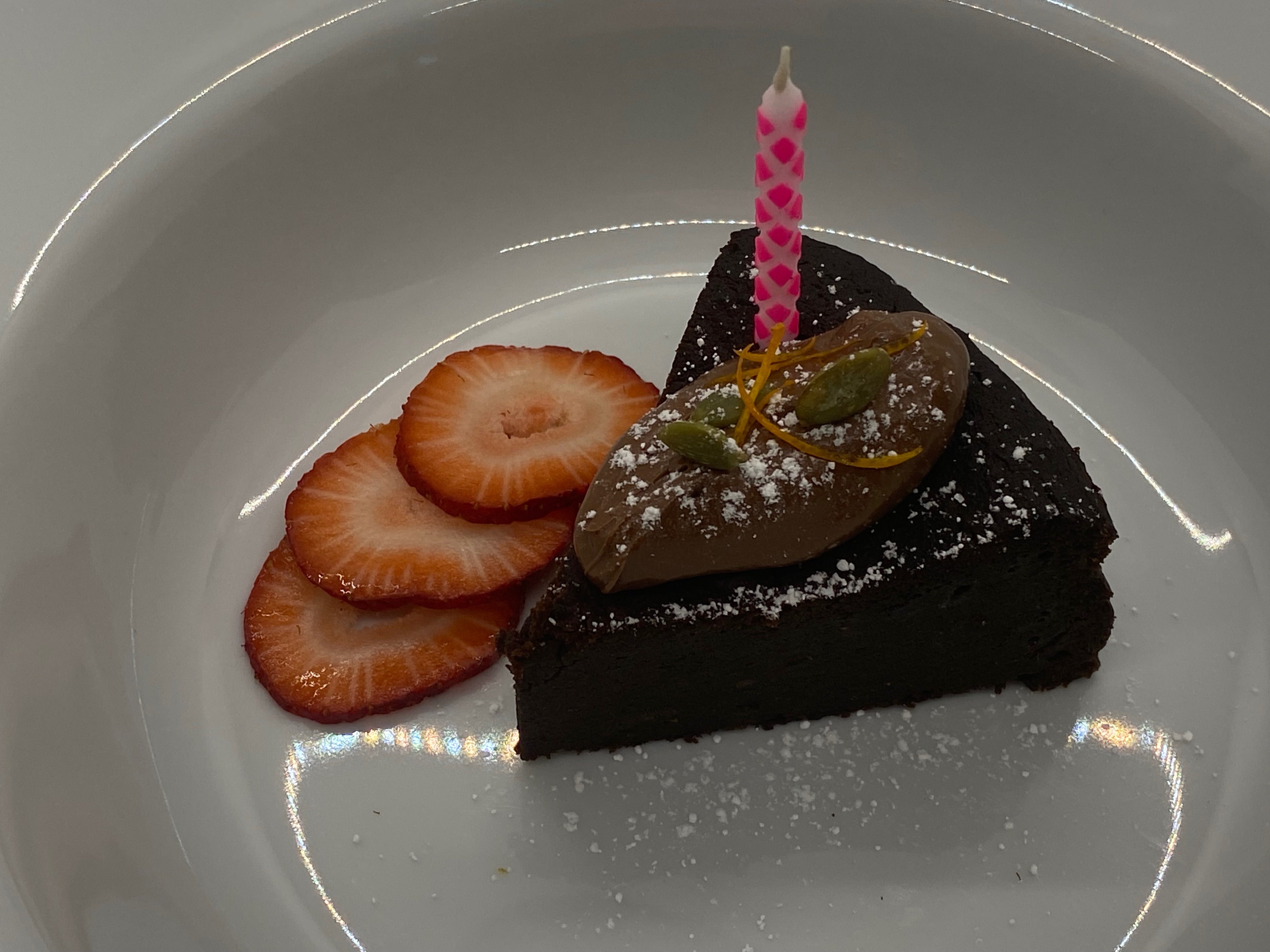 The Twins: 2(6" Cakes)